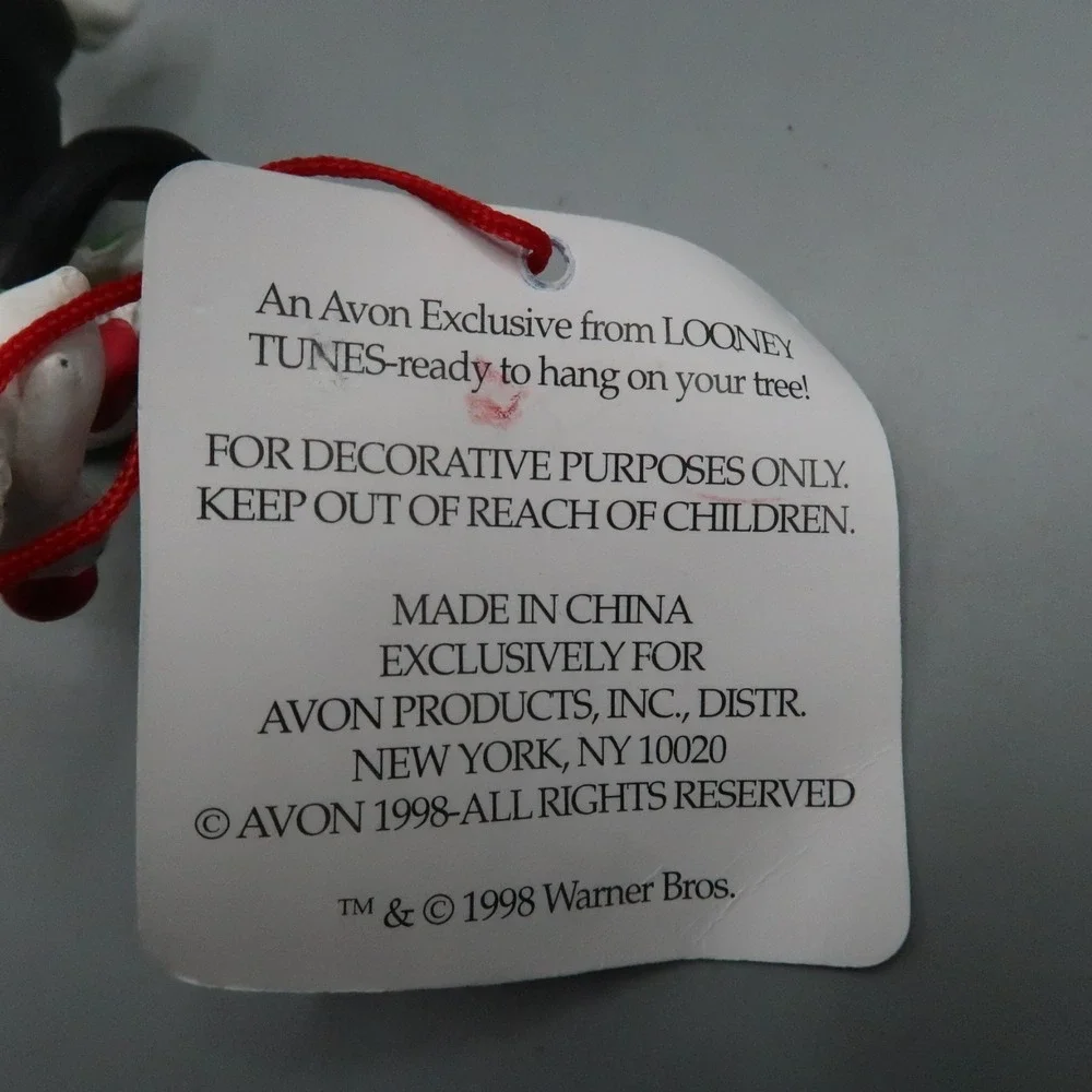 Sylvester Cat Bugs  Bunny Caroling Christmas Ornament Looney Tunes  Avon 1998